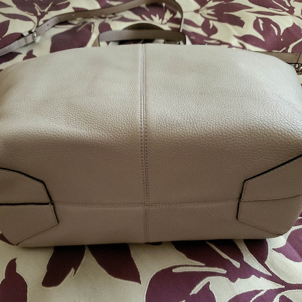 Coach handbag, pebble-finished leather in taupe. With shoulder strap & dust bag. - Picture 4 of 8